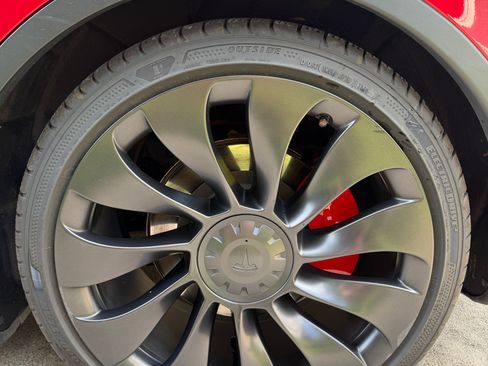 Used 2023 Tesla Model Y Performance AWD/4WD image 12