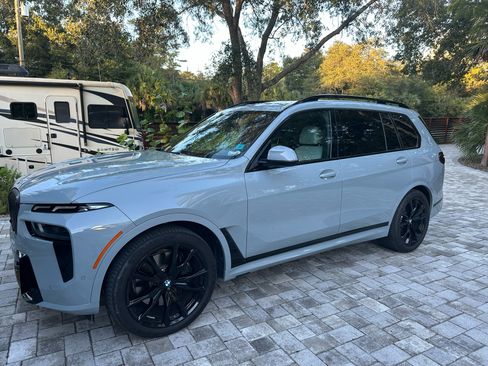 Used 2025 BMW X7 xDrive40i w/ M Sport Package image 6