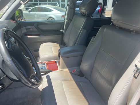Used 2005 Toyota Land Cruiser AWD/4WD image 29