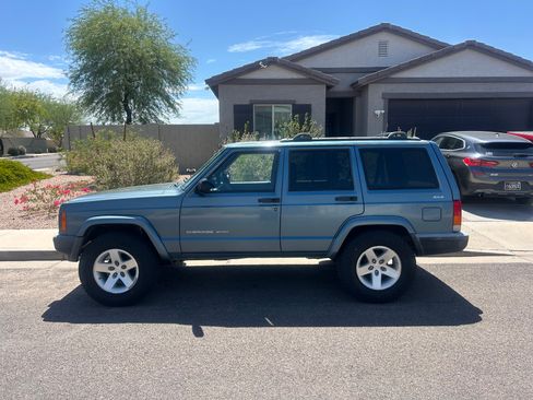 Used 1999 Jeep Cherokee 4WD 4-Door image 4