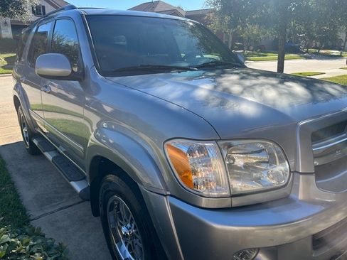 Used 2006 Toyota Sequoia SR5 image 4