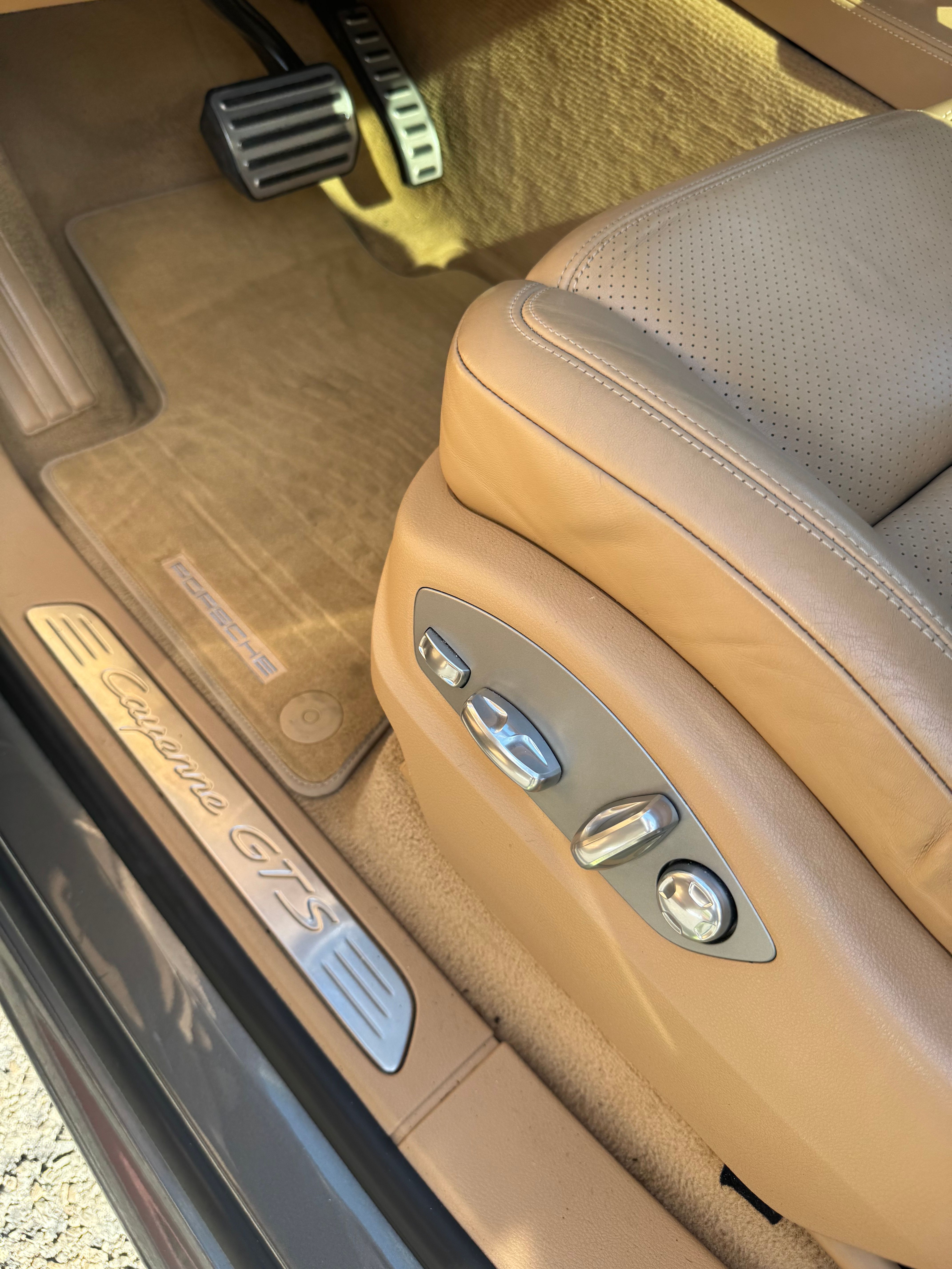 Used 2014 Porsche Cayenne GTS AWD/4WD image 30