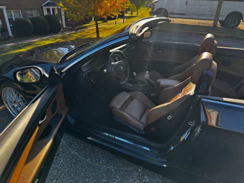 Used 2010 BMW 328i Convertible image 4