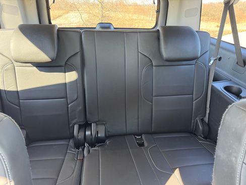 Used 2018 Chevrolet Suburban LT image 14