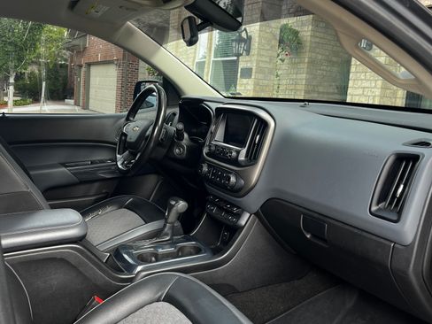 Used 2017 Chevrolet Colorado Z71 AWD/4WD image 17