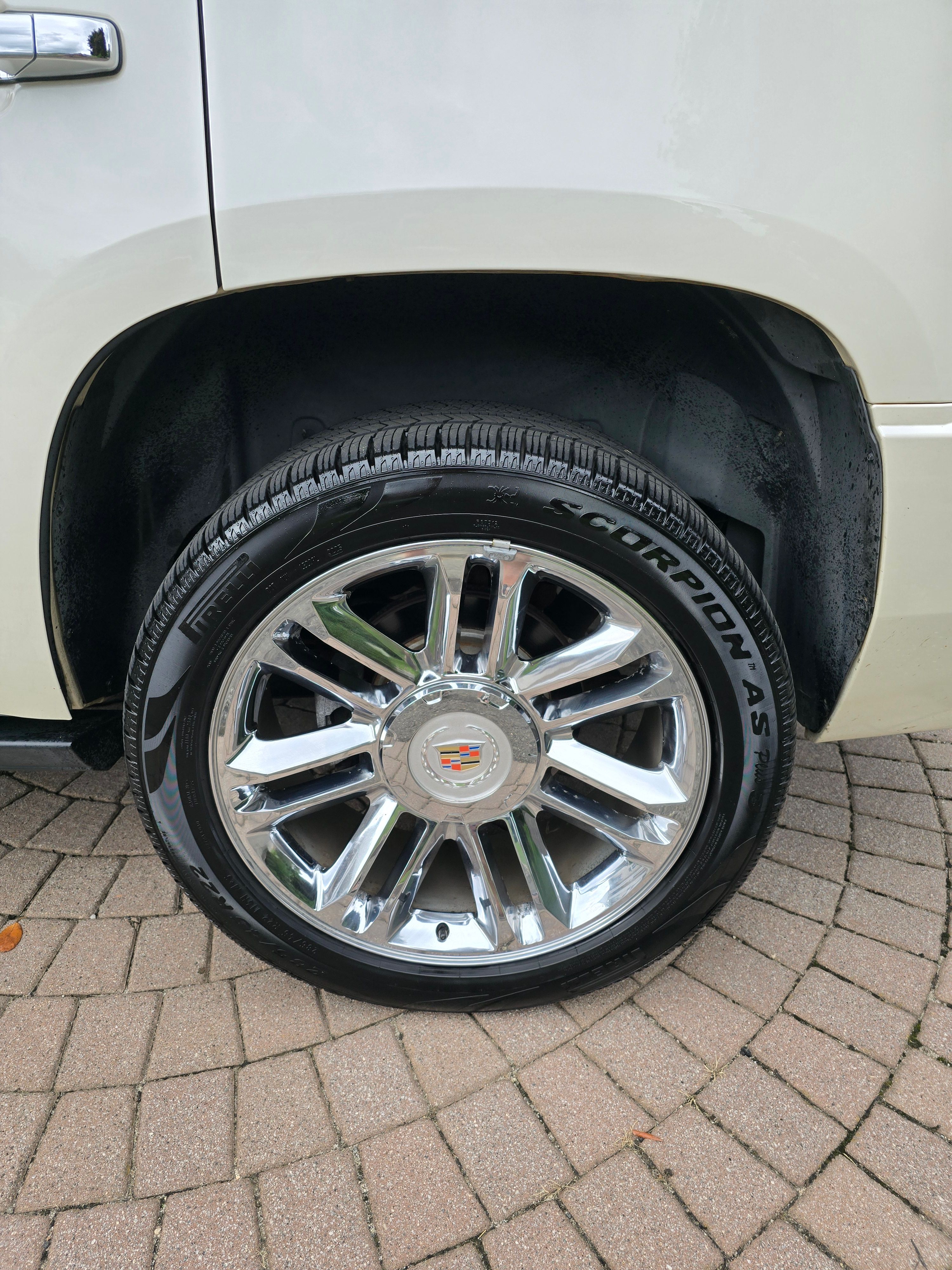 Used 2014 Cadillac Escalade Platinum AWD/4WD image 14