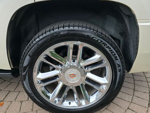 Used 2014 Cadillac Escalade Platinum AWD/4WD image 14