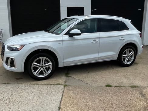 Used 2024 Audi Q5 e Premium Plus w/ Premium Plus Package AWD/4WD image 10