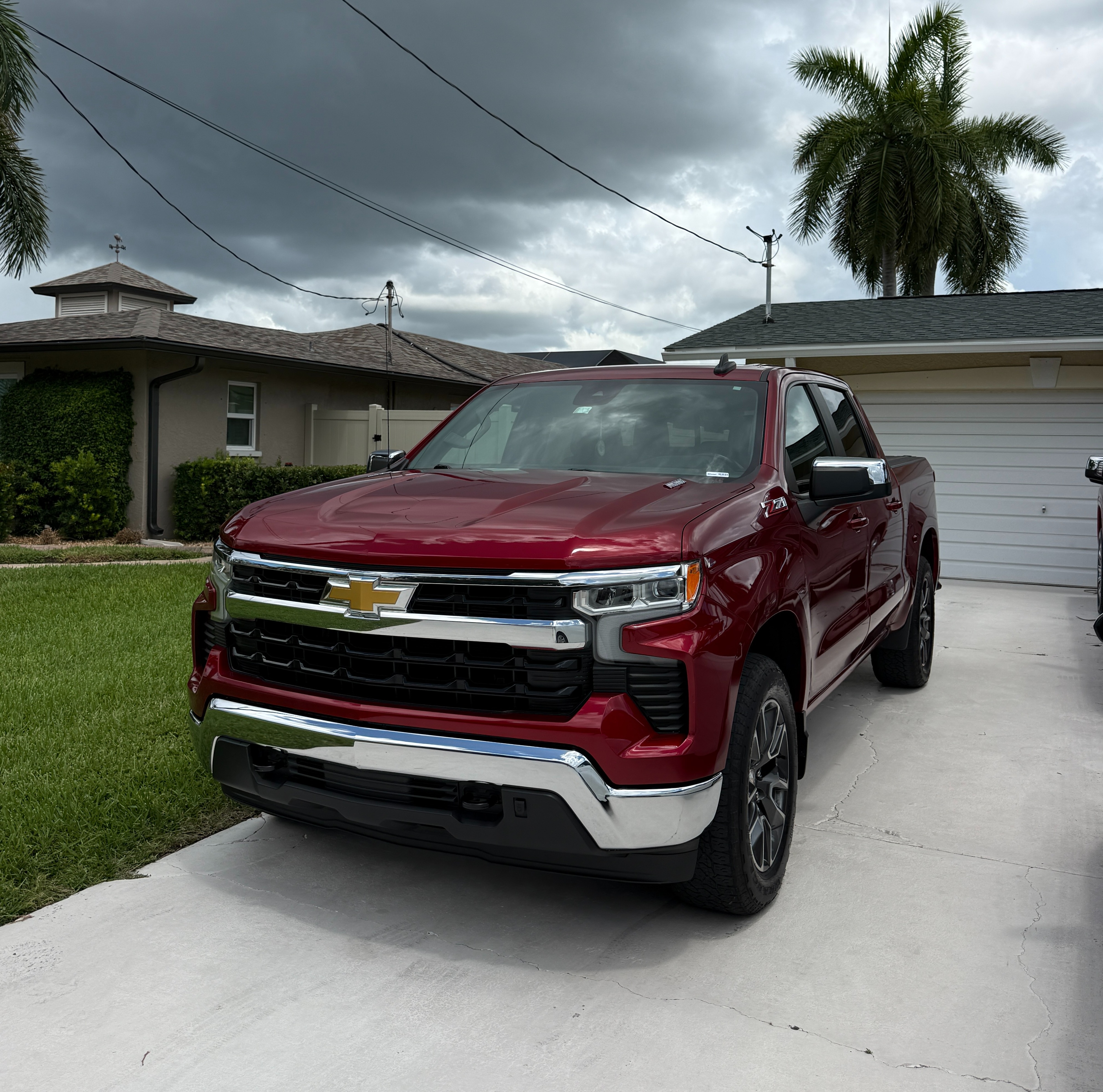 Used 2024 Chevrolet Silverado 1500 LT AWD/4WD image 4