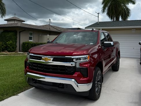 Used 2024 Chevrolet Silverado 1500 LT AWD/4WD image 4