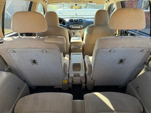 Used 2012 Toyota Highlander SE image 10
