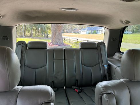 Used 2005 GMC Yukon SLT w/ SLT Preferred Equipment Group image 10