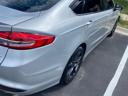 Used 2018 Ford Fusion SE w/ Equipment Group 201A FWD image 4