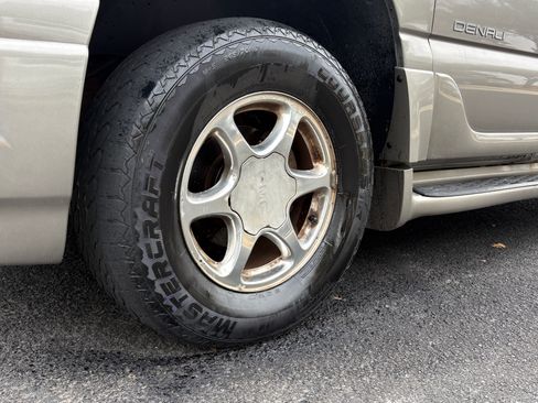 Used 2001 GMC Yukon Denali image 4