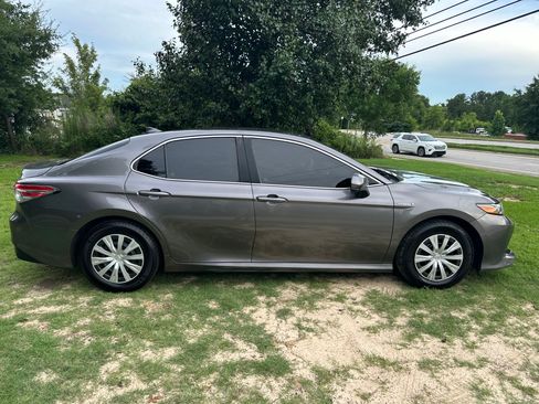 Used 2019 Toyota Camry LE FWD image 5