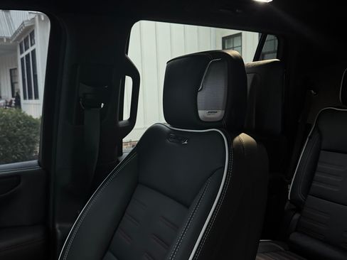 Used 2025 GMC Yukon AT4 Ultimate image 12