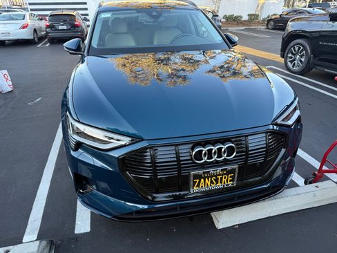Used 2023 Audi e-tron Premium image 1
