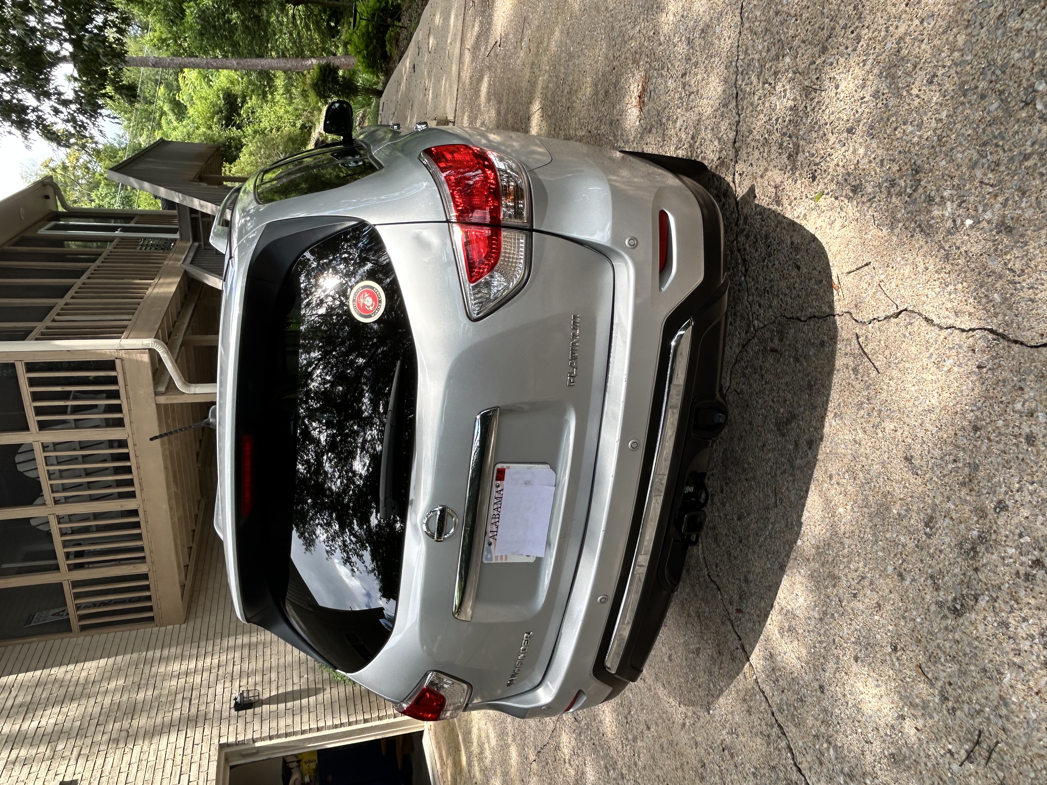 Used 2016 Nissan Pathfinder Platinum w/ Family Entertainment Package FWD image 5