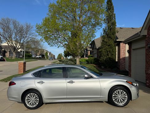 Used 2015 INFINITI Q70 L 3.7 w/ Deluxe Touring Package image 1