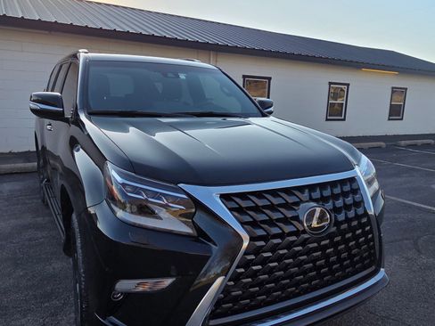 Used 2022 Lexus GX 460 Premium w/ Accessory Package image 8