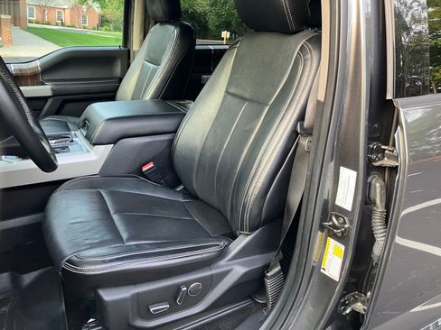 Used 2018 Ford F150 Lariat w/ Equipment Group 502A Luxury AWD/4WD image 15
