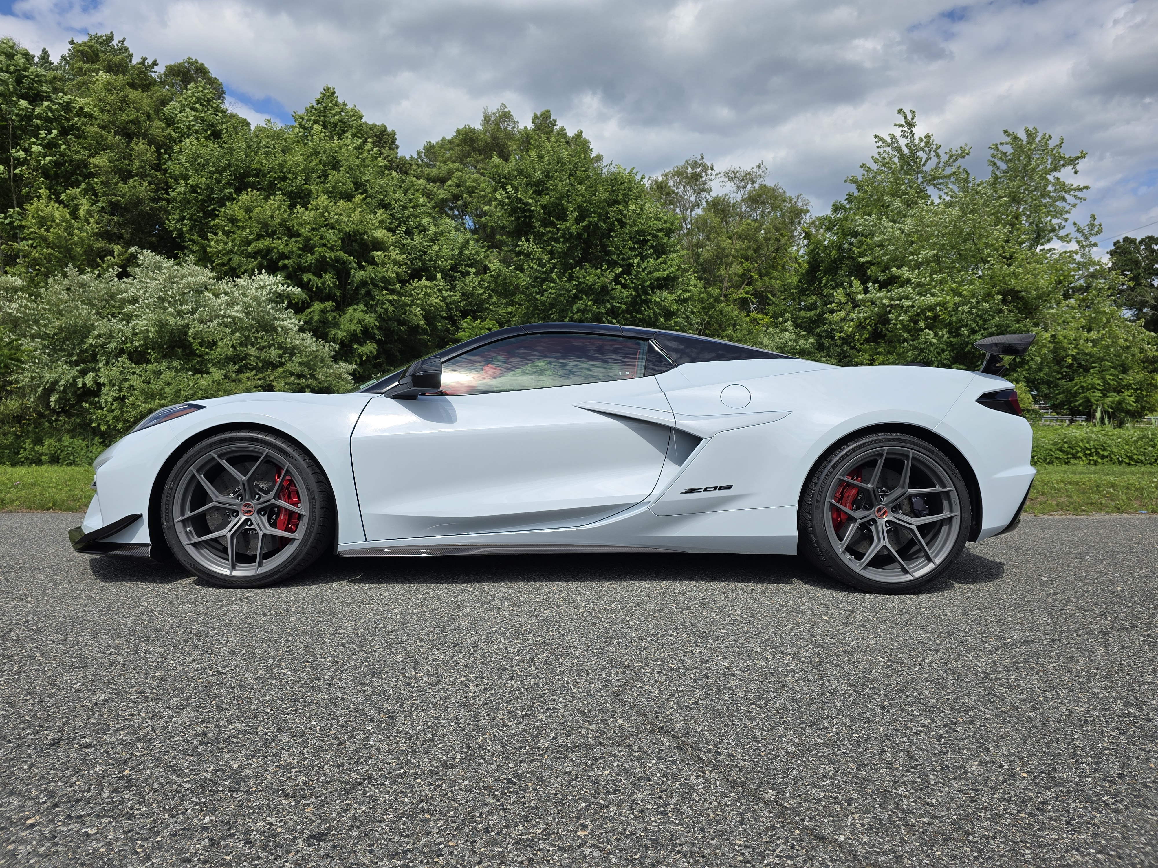 Used 2024 Chevrolet Corvette Z06 w/ Z07 Performance Package RWD image 14