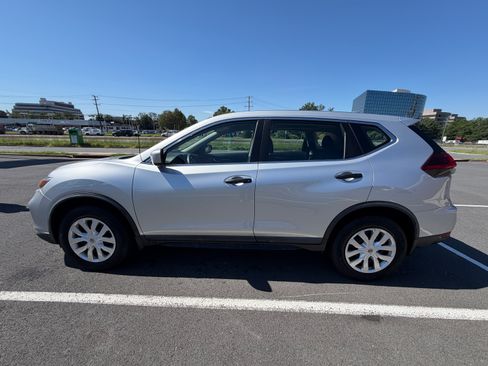 Used 2018 Nissan Rogue S AWD/4WD image 10