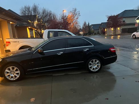 Used 2013 Mercedes-Benz E 350 4MATIC Sedan image 2
