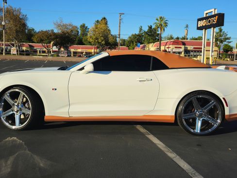 Used 2017 Chevrolet Camaro SS image 2