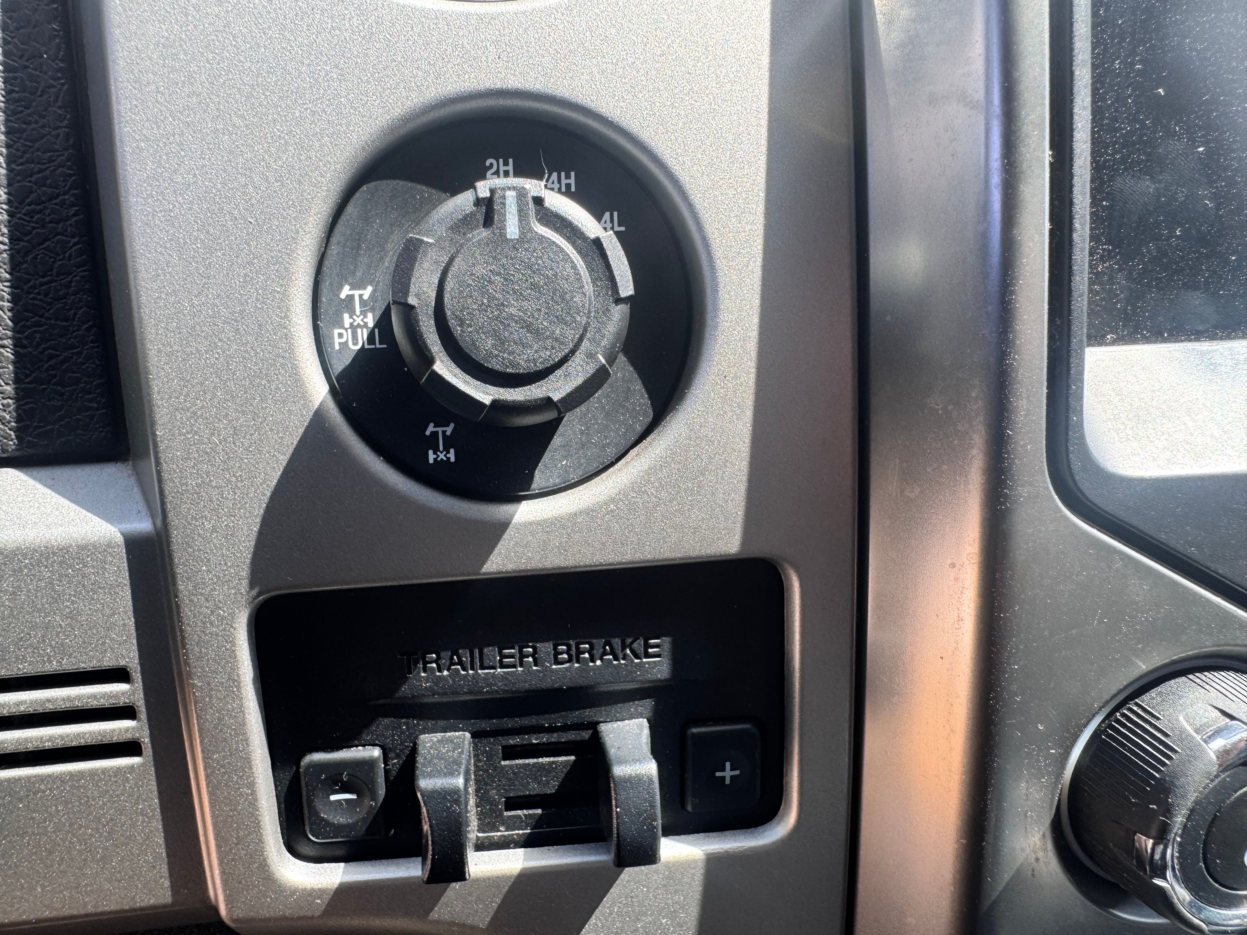 Used 2014 Ford F150 FX4 w/ Equipment Group 402A Luxury AWD/4WD image 8