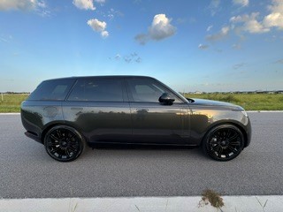 Used 2023 Land Rover Range Rover Long Wheelbase SE AWD/4WD image 4