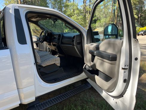Used 2018 Ford F250 XL w/ Power Equipment Group AWD/4WD image 23