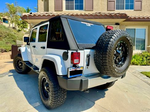 Used 2017 Jeep Wrangler Unlimited Sahara w/ Connectivity Group image 6