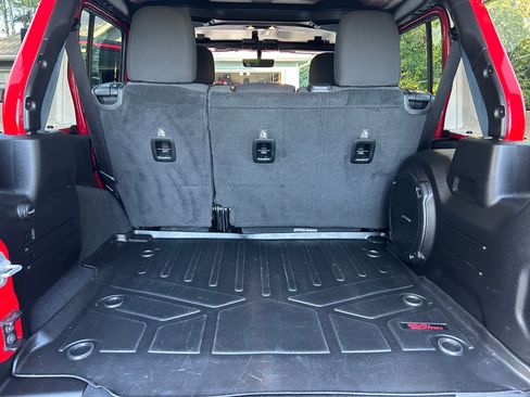 Used 2019 Jeep Wrangler Unlimited Sahara w/ Uconnect 4C Nav & Sound Group image 12