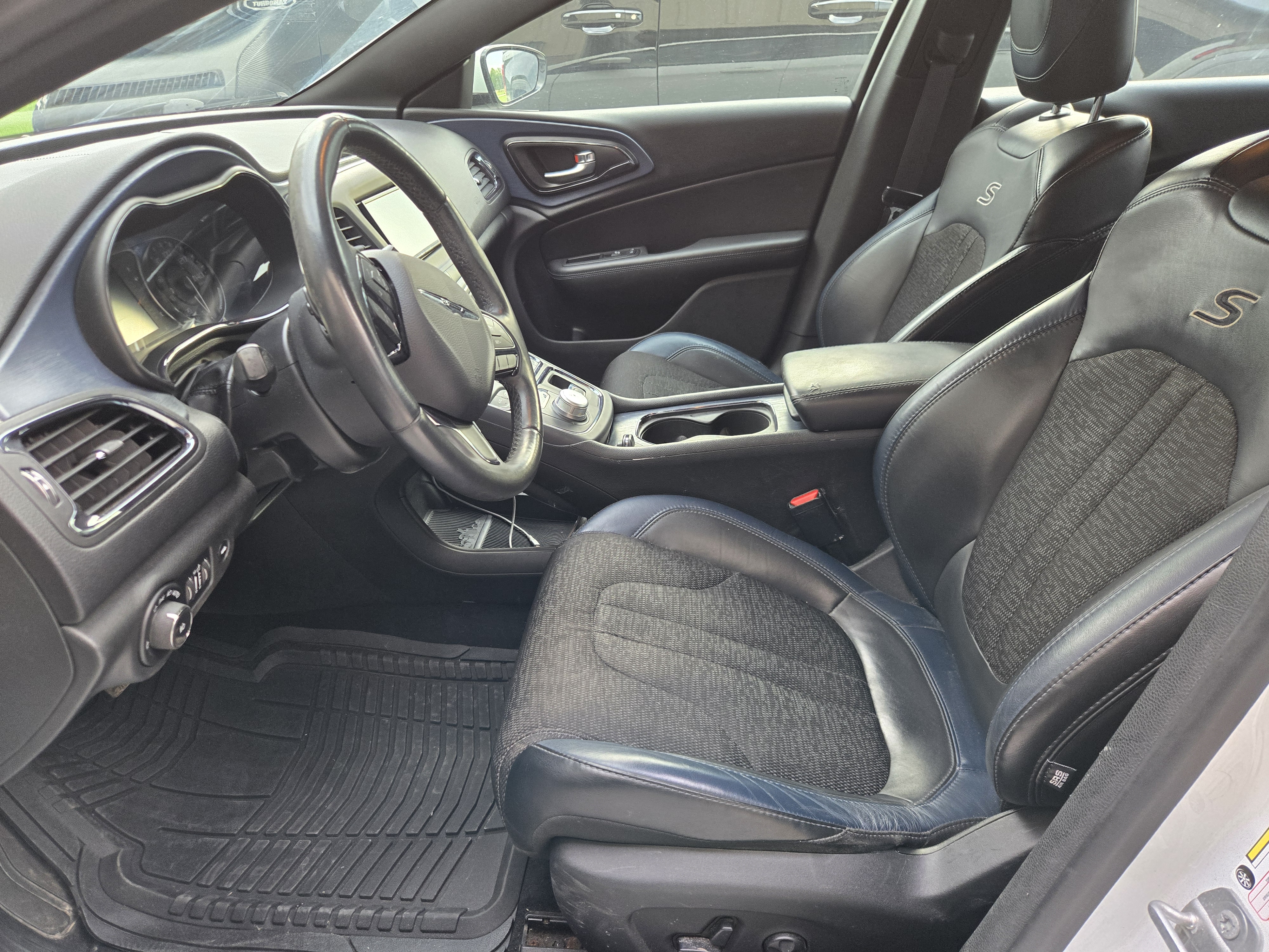 Used 2016 Chrysler 200 S w/ Comfort Group FWD image 6