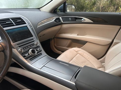 Used 2017 Lincoln MKZ Select image 12