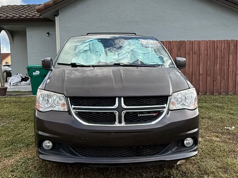 Used 2017 Dodge Grand Caravan SXT FWD image 4