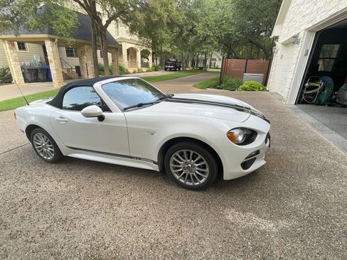Used 2017 FIAT 124 Spider Classica image 5