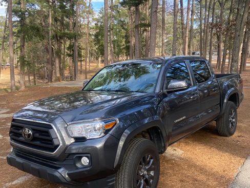 Used 2020 Toyota Tacoma SR5 image 9