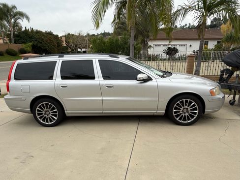 Used 2007 Volvo V70 2.5T image 1