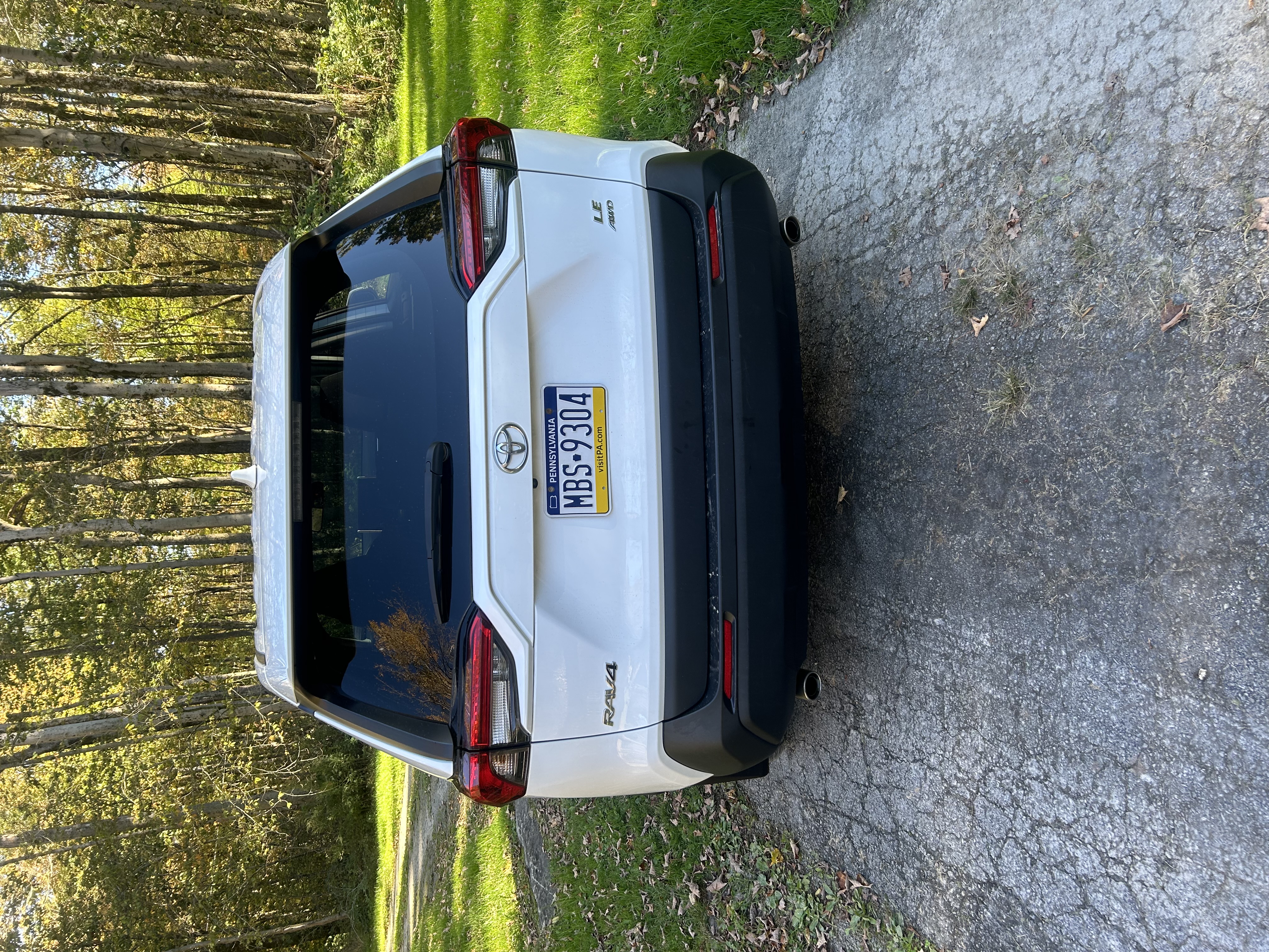 Used 2024 Toyota RAV4 LE AWD/4WD image 12