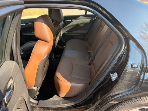 Used 2019 Chrysler 300 Limited w/ Safetytec Plus Group image 11