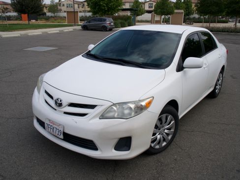 Used 2012 Toyota Corolla LE FWD image 19
