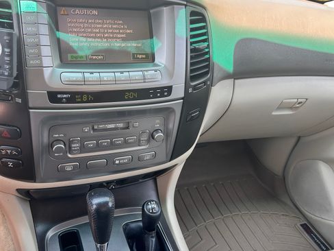 Used 2004 Toyota Land Cruiser AWD/4WD image 16