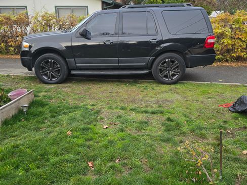 Used 2014 Ford Expedition XL w/ Fleet Convenience Package image 4