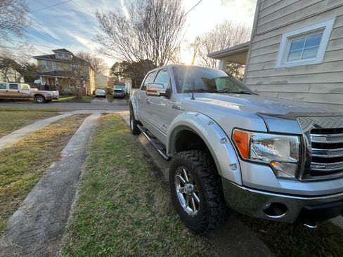 Used 2013 Ford F150 Lariat w/ Lariat Chrome Pkg image 2
