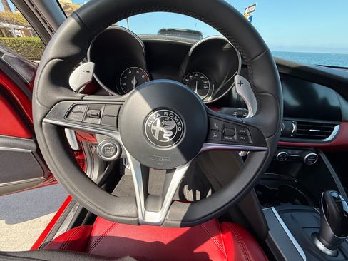 Used 2018 Alfa Romeo Giulia Ti Sport w/ Quick Order Package 22U Sport RWD image 10
