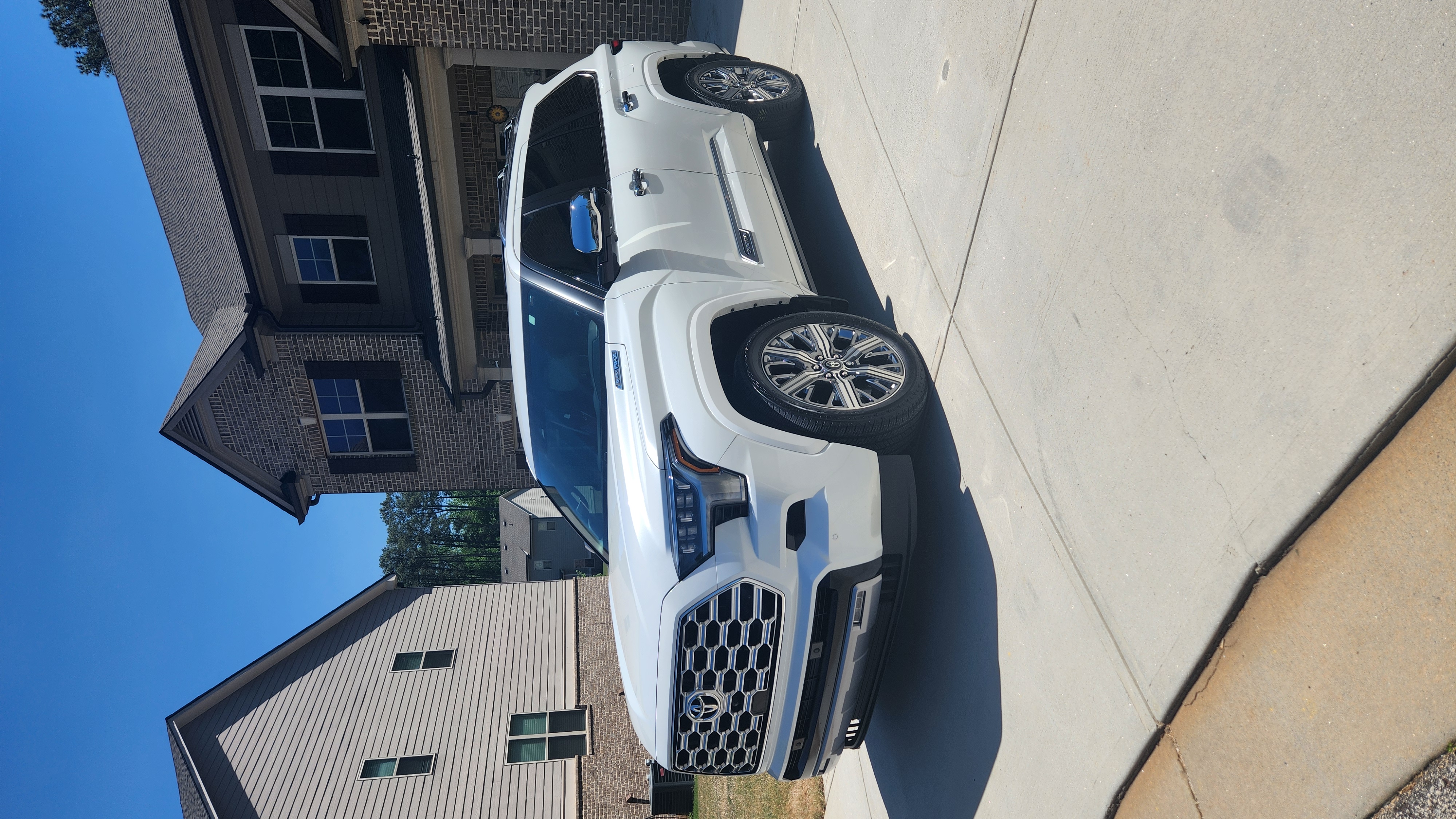 Used 2025 Toyota Sequoia Capstone AWD/4WD image 1