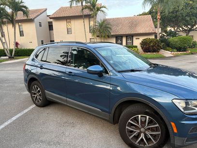 Used 2018 Volkswagen Tiguan SE w/ Panoramic Sunroof Package