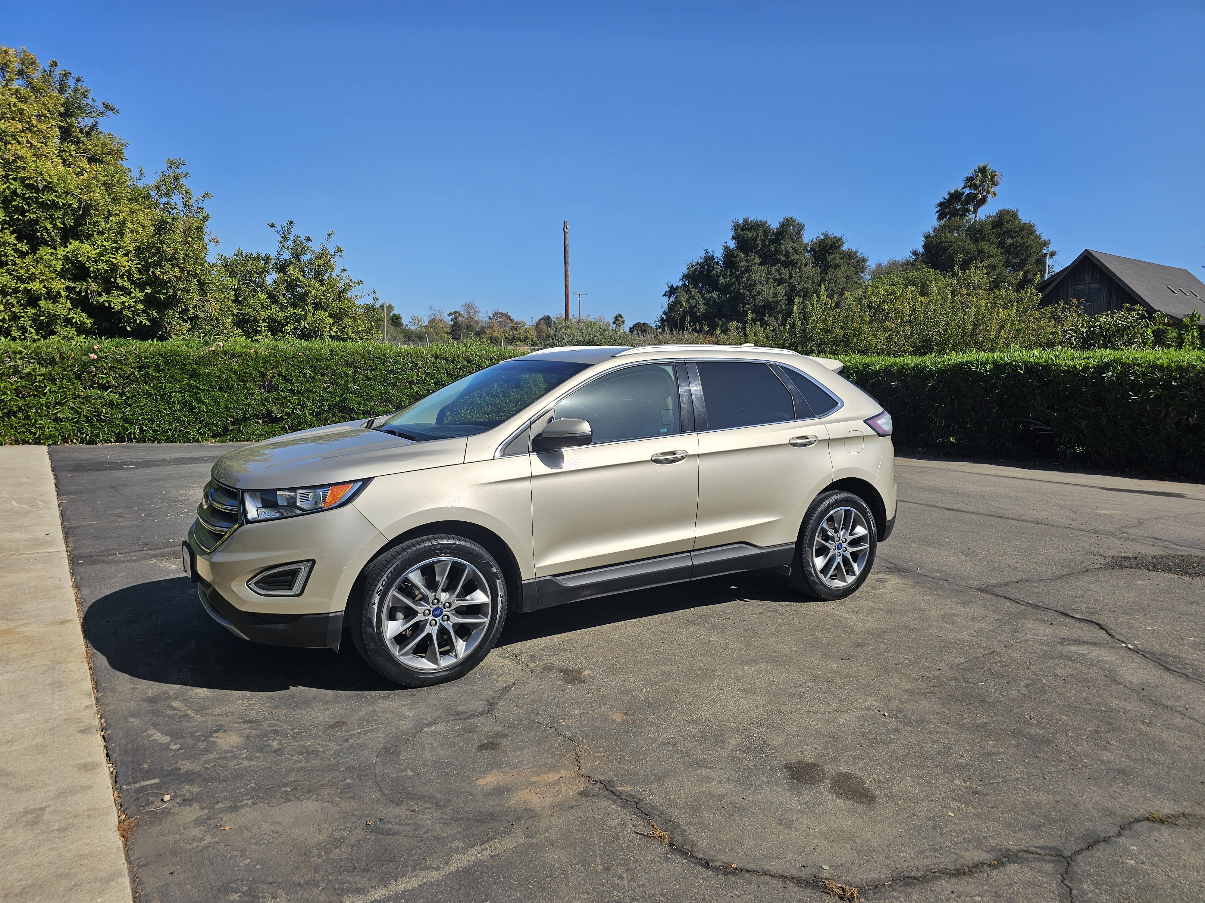 Used 2017 Ford Edge Titanium w/ Technology Package FWD image 4